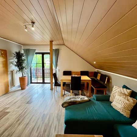 Balkon Zimmer - Apartment Gonnersdorf  エクステリア 写真