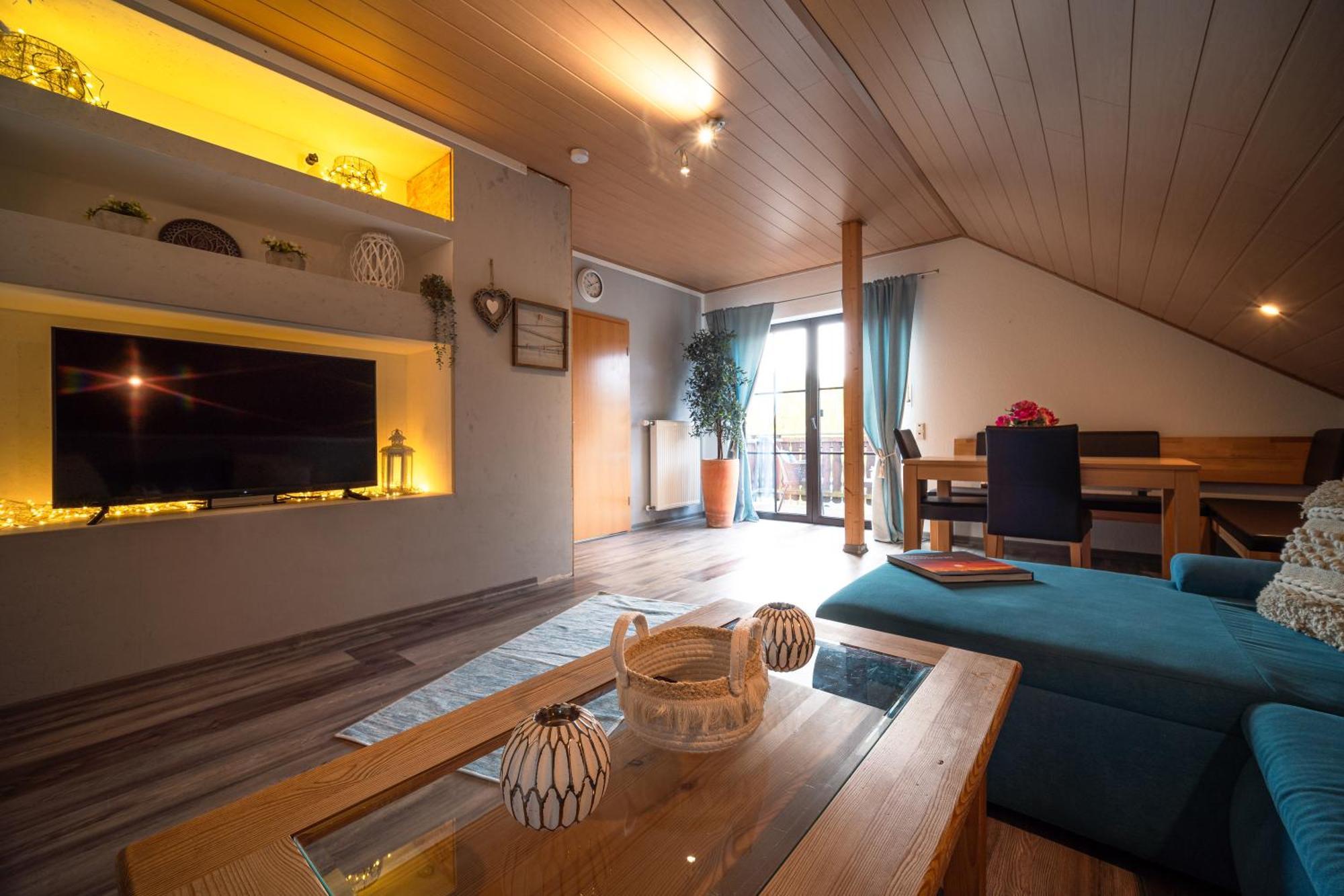 Balkon Zimmer - Apartment Gonnersdorf  エクステリア 写真
