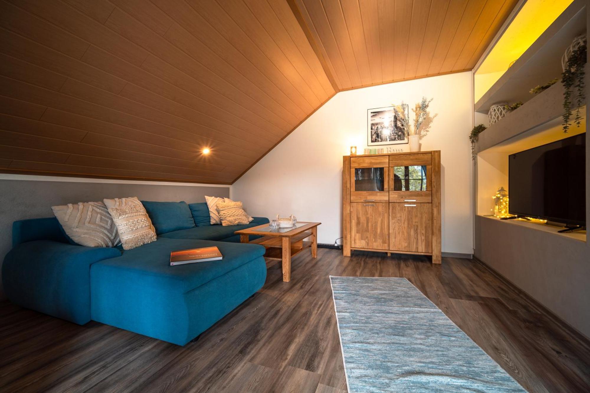 Balkon Zimmer - Apartment Gonnersdorf  エクステリア 写真