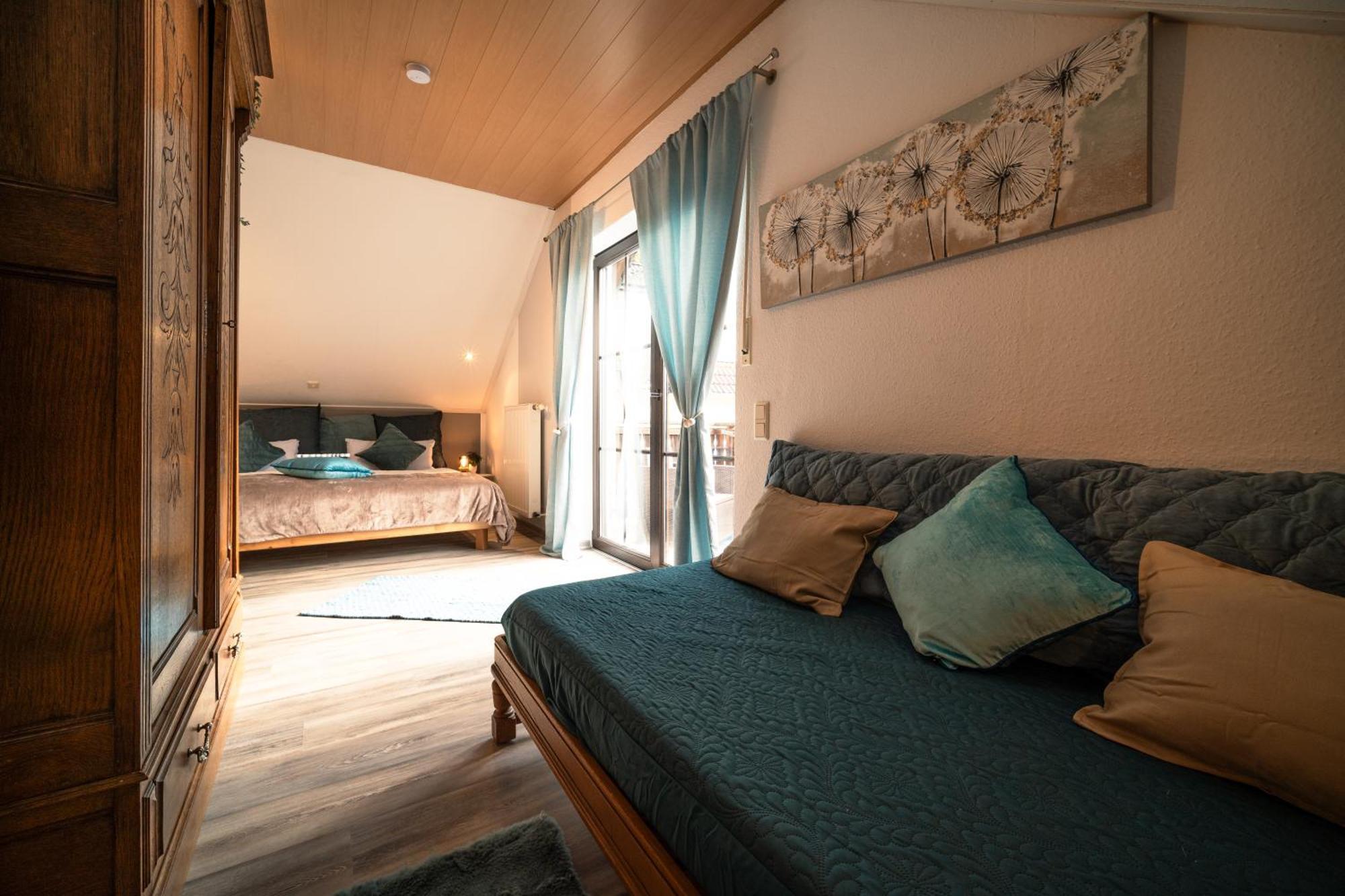 Balkon Zimmer - Apartment Gonnersdorf  エクステリア 写真