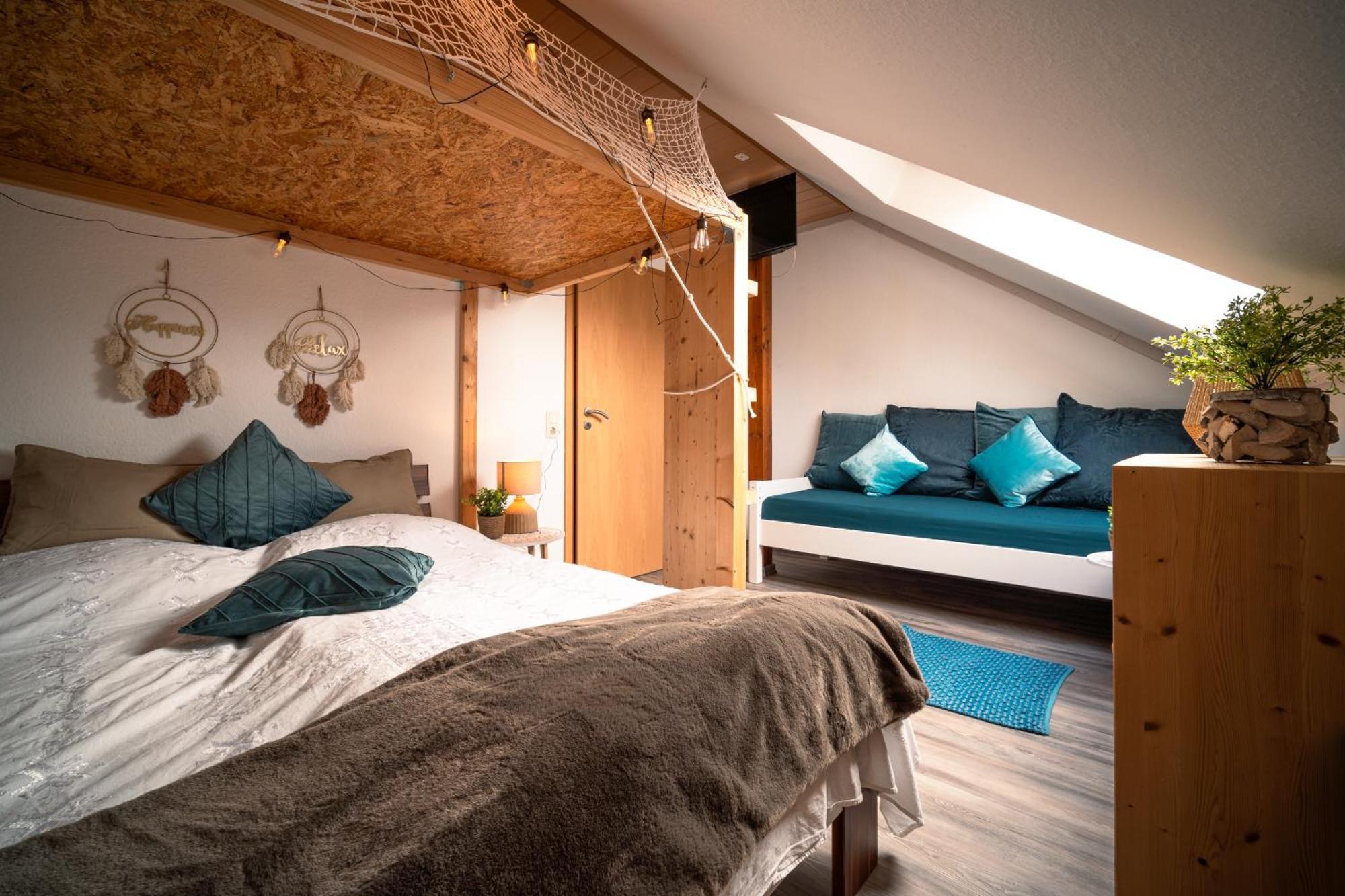 Balkon Zimmer - Apartment Gonnersdorf  エクステリア 写真