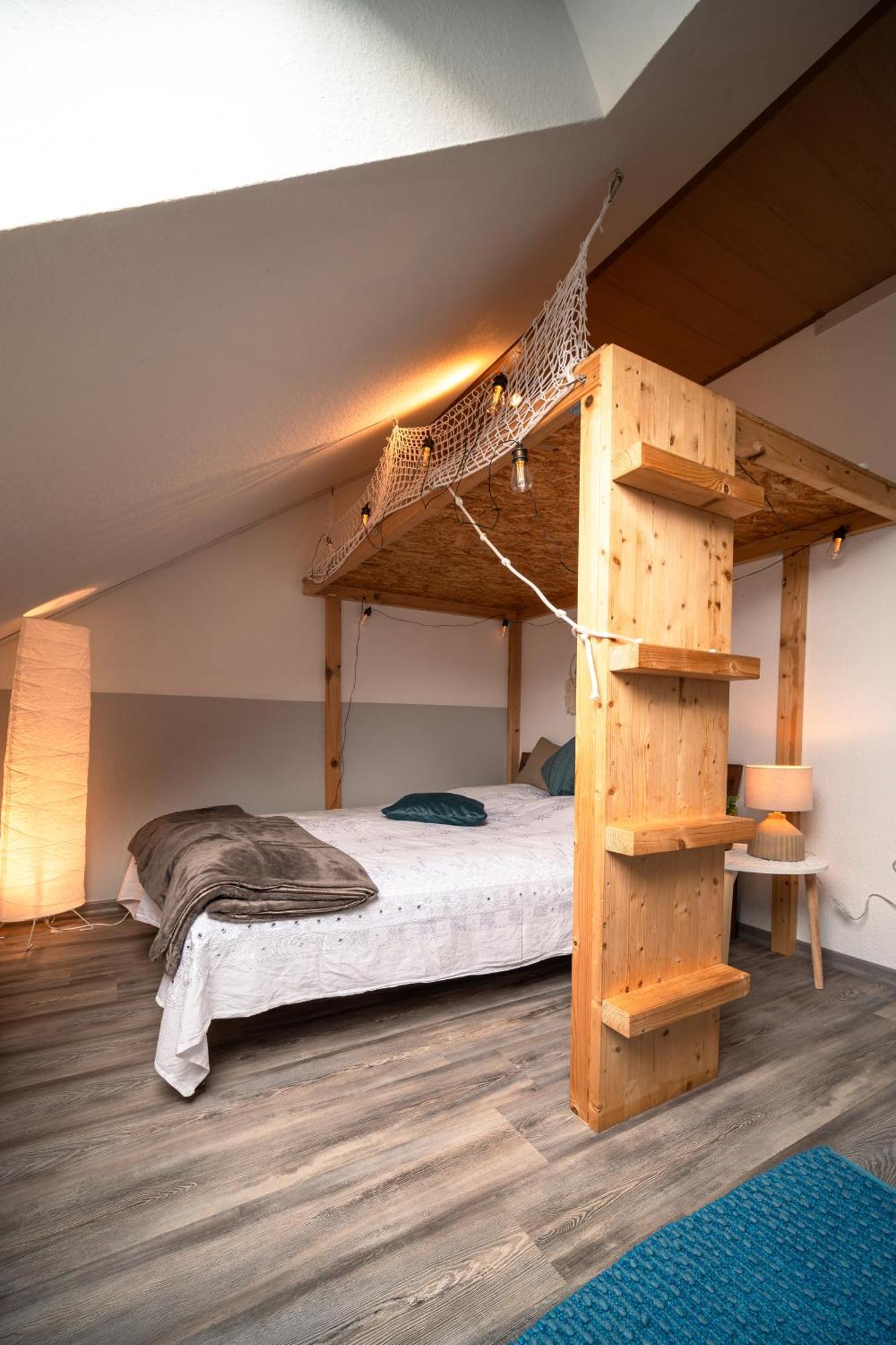 Balkon Zimmer - Apartment Gonnersdorf  エクステリア 写真