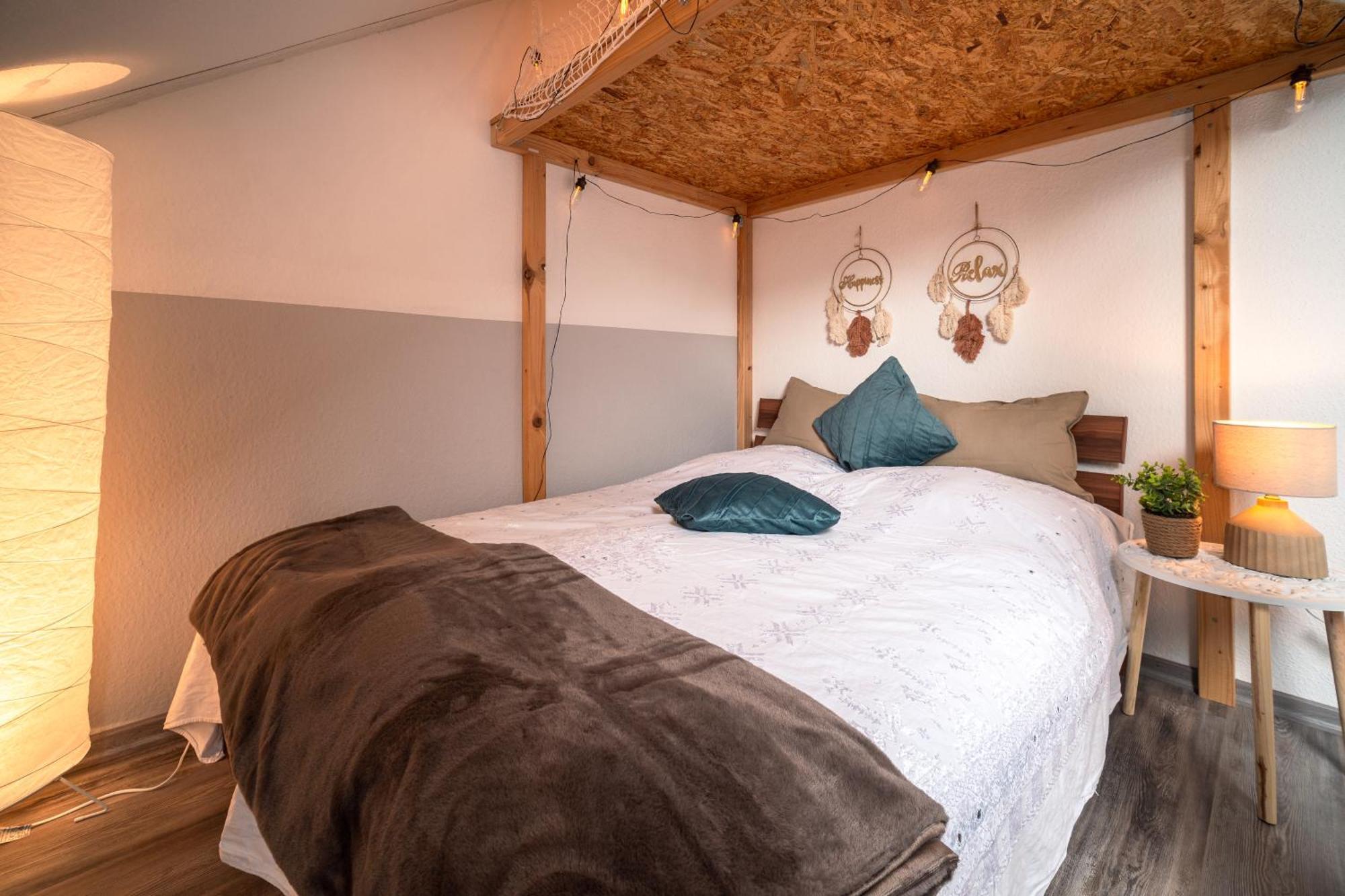 Balkon Zimmer - Apartment Gonnersdorf  エクステリア 写真